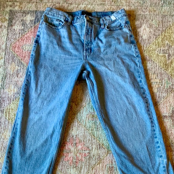 Banana Republic slightly distressed, cropped  boyfriend jeans - Picture 2 of 3